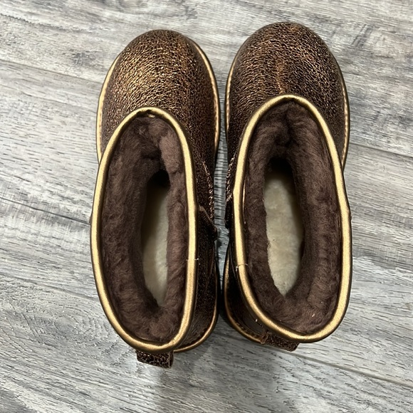 New UGG Bronze Classic Mini Metallic Sparkle Boots - Picture 7 of 12